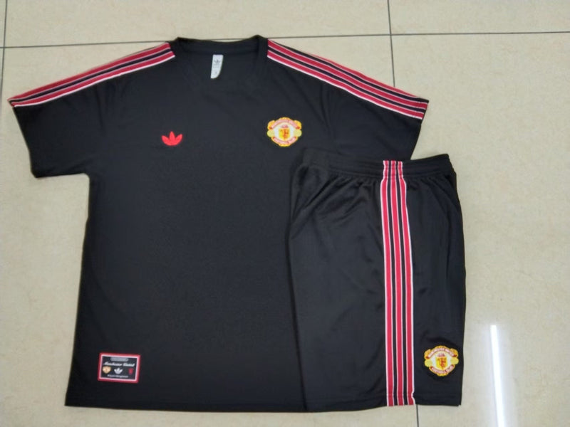 CAMISETA + PANTALONES MANCHESTER UNITED V 25/26
